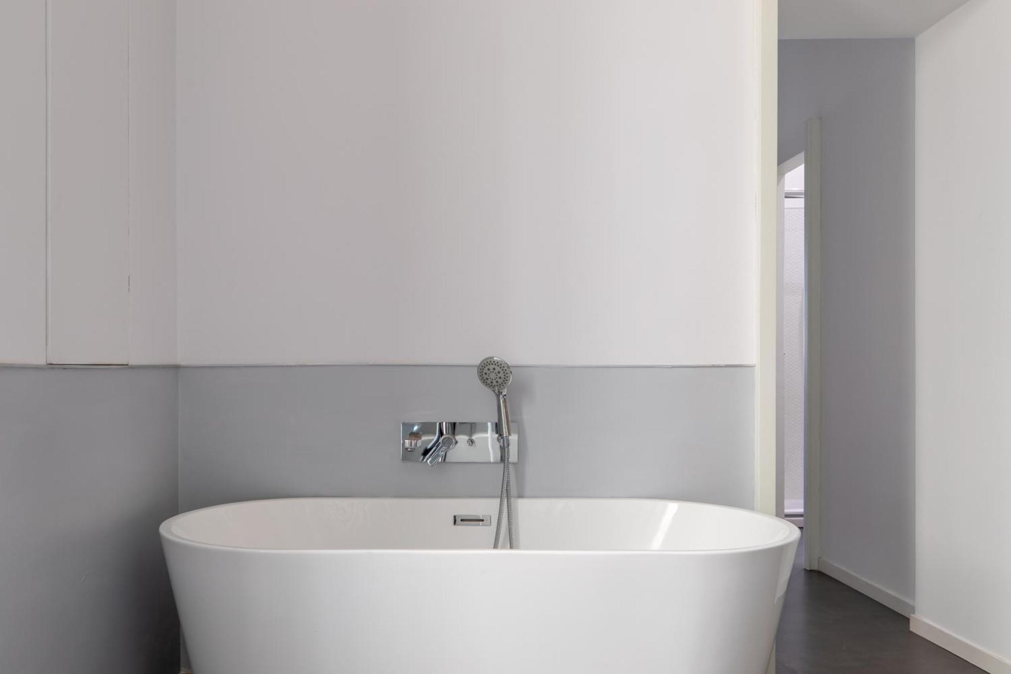 Trastevere Modern 4br 4baths, Wifi, Ac, Custom Kitchen, Living * Rome