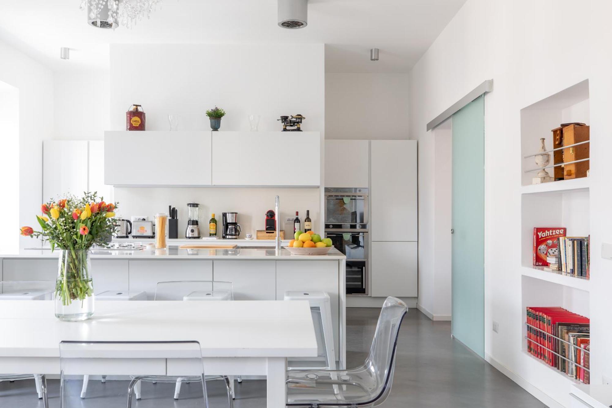 Trastevere Modern 4br 4baths, Wifi, Ac, Custom Kitchen, Living Rome