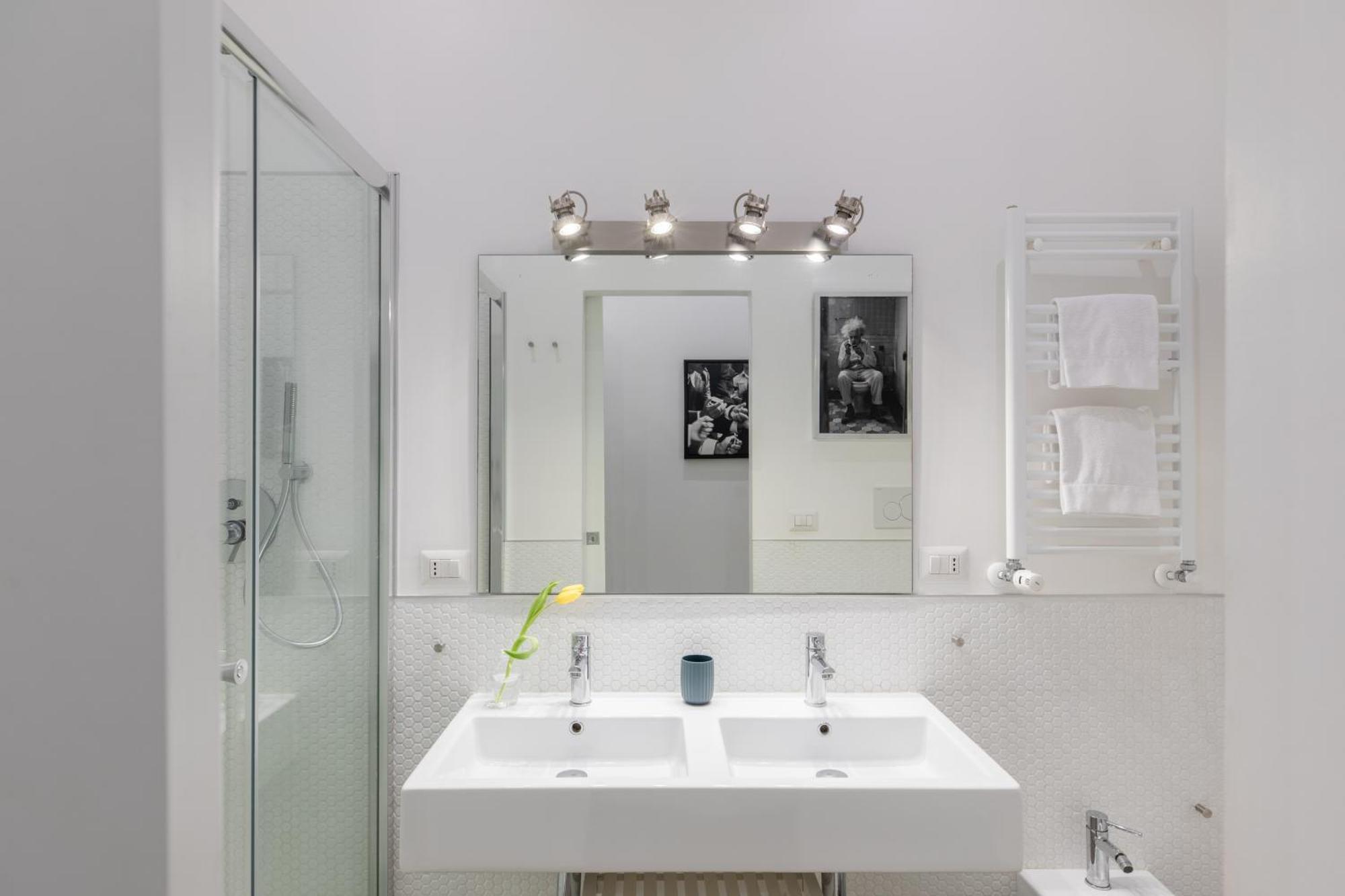 Trastevere Modern 4br 4baths, Wifi, Ac, Custom Kitchen, Living Rome