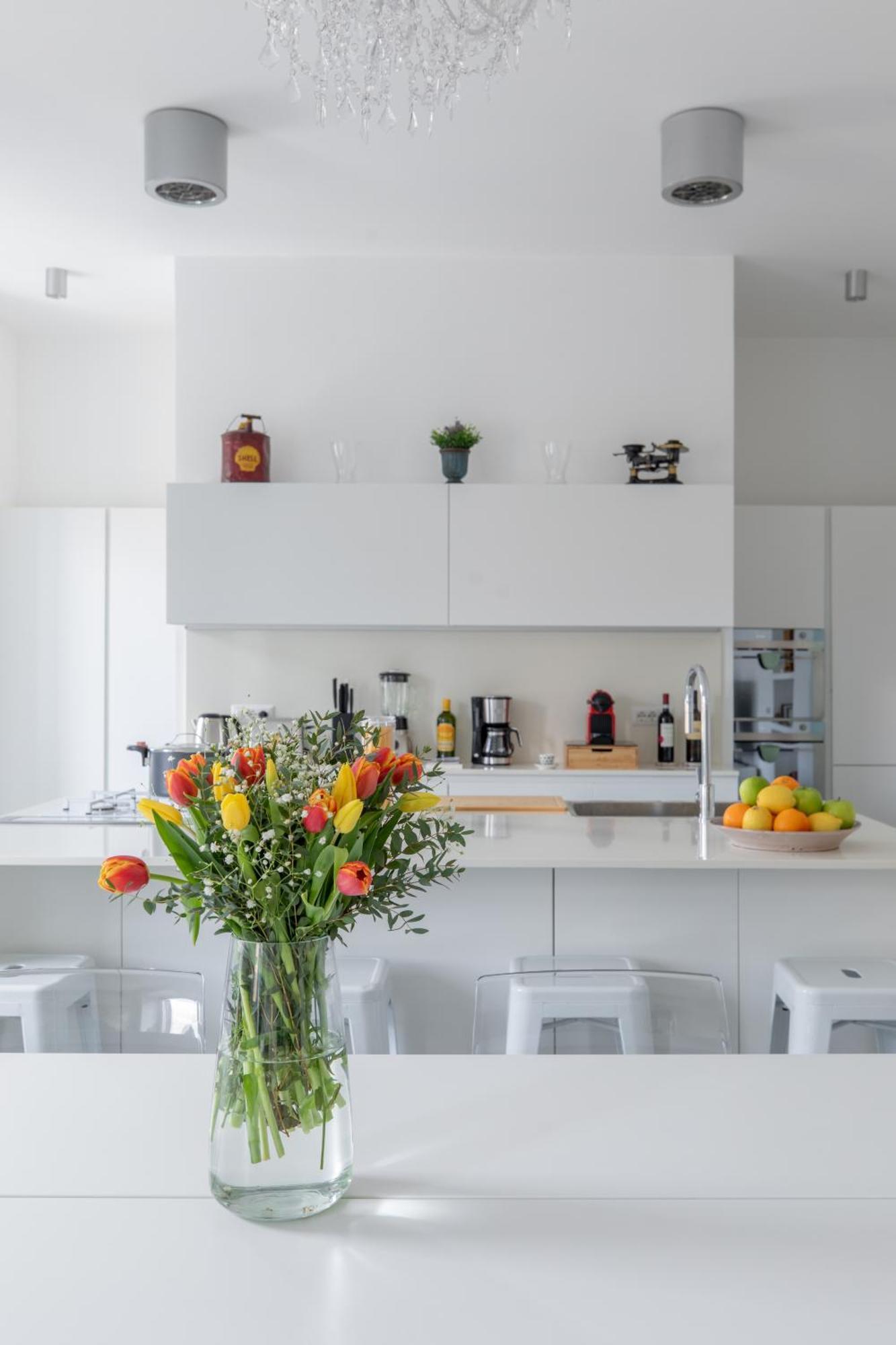 Trastevere Modern 4br 4baths, Wifi, Ac, Custom Kitchen, Living Apartment *